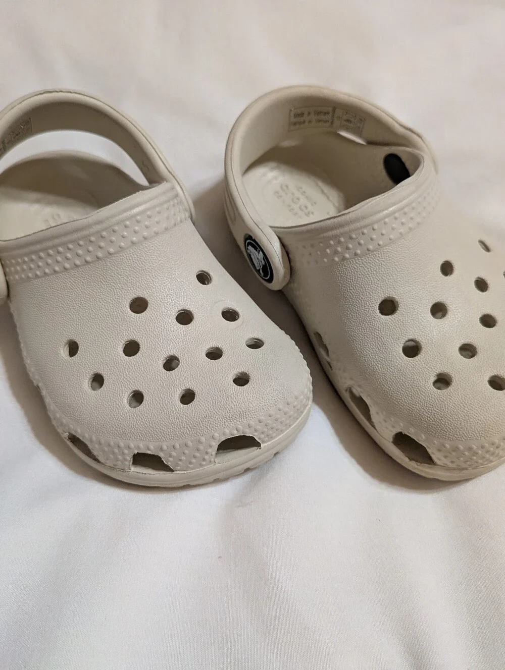 Crocs Unisex Toddlers Light Beige Classic Clog Children Shoes / Size C5